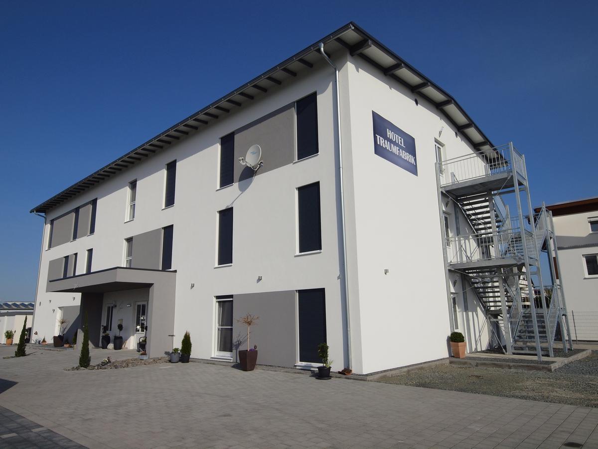 Hotel Traumfabrik Buettelborn Exterior photo